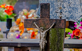 Makabryczne odkrycie na cmentarzu w Szylenach